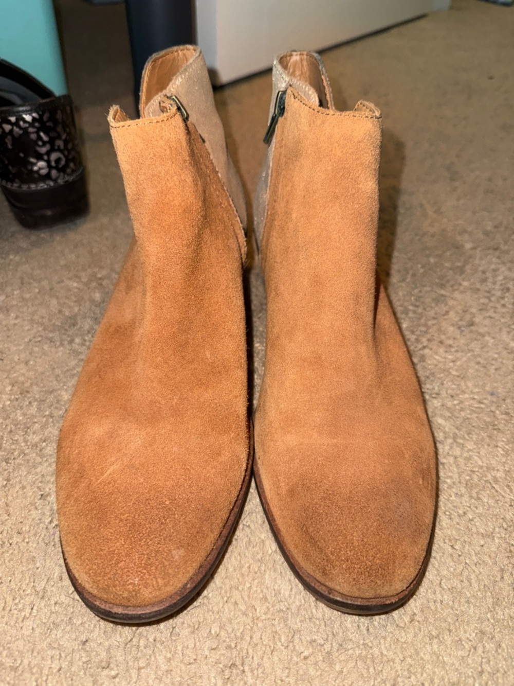 Frye Women's Suede Chukka Boots in Tan